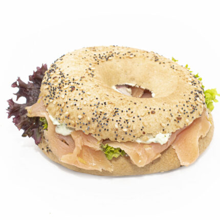 Bagel-Hälfte: Orangen-Vodka-Lachs mit Wasabicreme