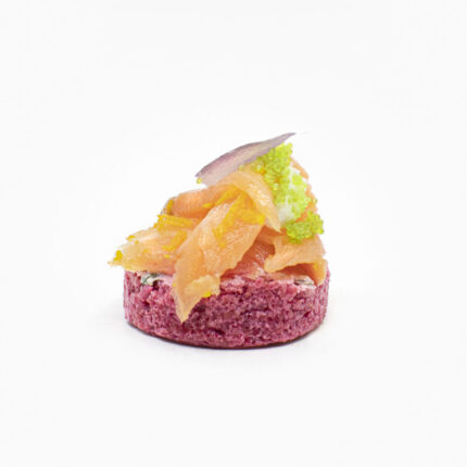 Rote Rüben-Kren-Polenta-Canapé: Orangen-Vodka-Lachs mit Wasabi