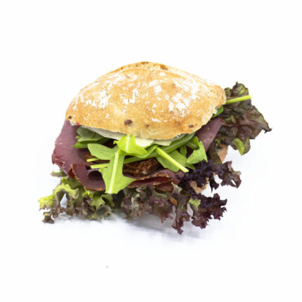 Pastrami mit Krengervais auf Chili-Salsa