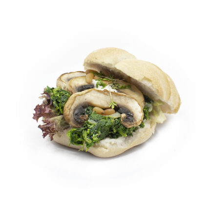 Gegrillte Pilze auf Babyblattspinat