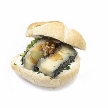 Weinkäse auf Mangochutney