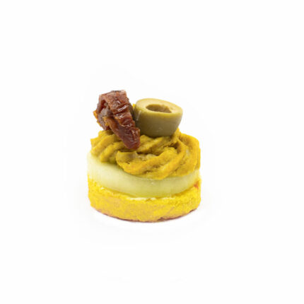 Safran-Parmesan-Polenta-Canapé: Curry-Humus mit Tahin