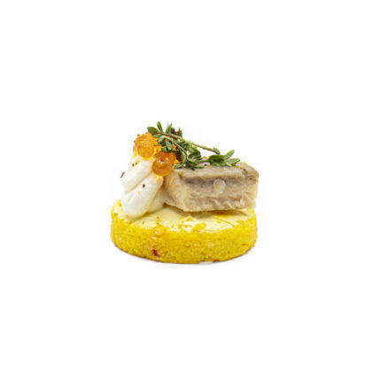 Safran-Parmesan-Polenta-Canapé: Geräucherter Saibling mit Zitronenpfeffer