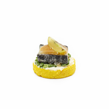 Safran-Parmesan-Polenta-Canapé: Weinkäse auf Mangochutney