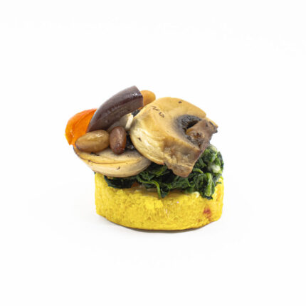 Safran-Parmesan-Polenta-Canapé: Gegrillte Pilze auf Babyblattspinat